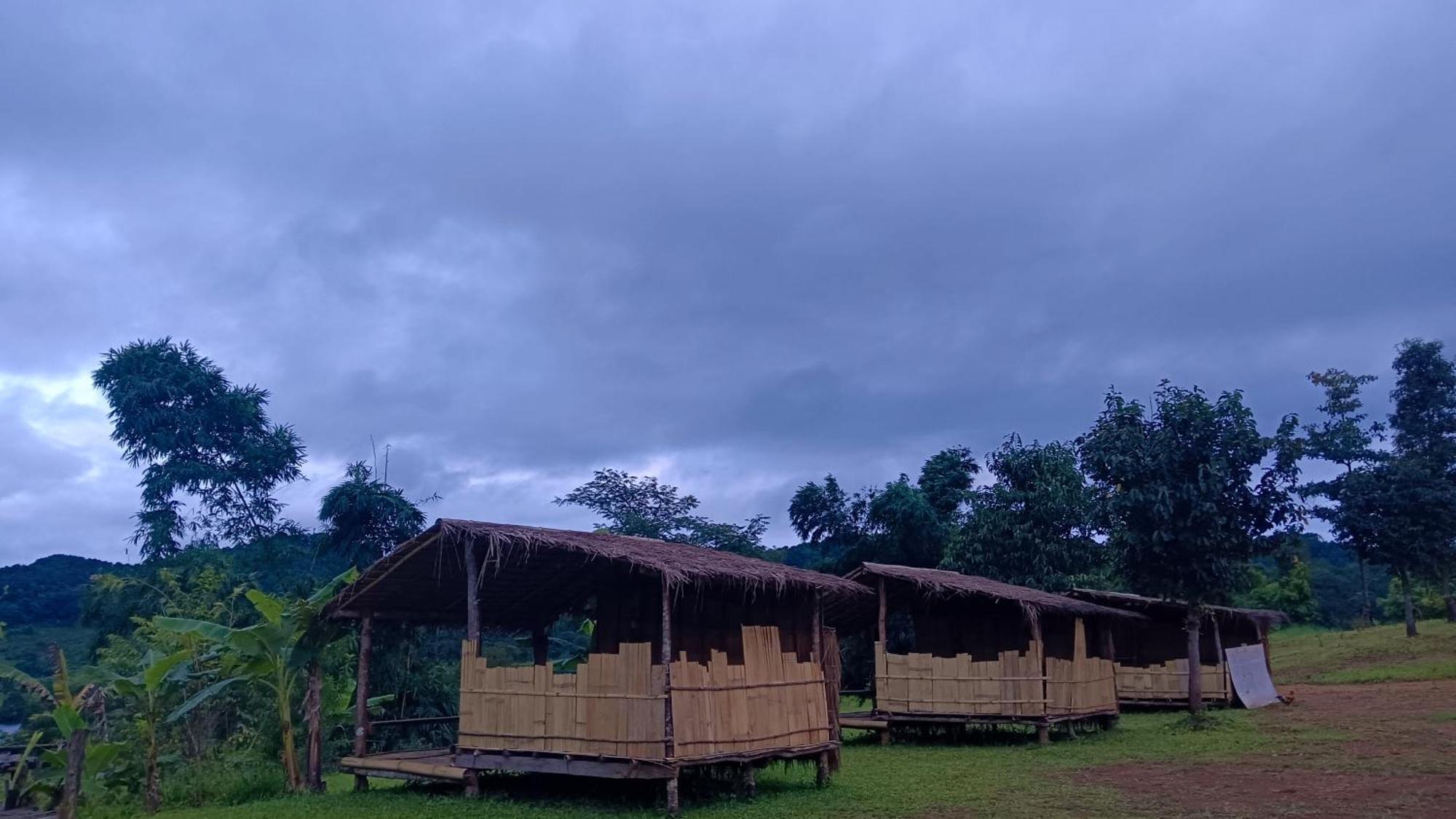 ไร่นิธิสุนทร Nithisoonthon Farmstay Mae Hong Son Eksteriør billede