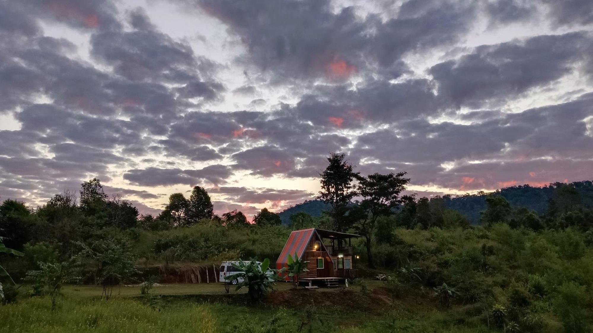 ไร่นิธิสุนทร Nithisoonthon Farmstay Mae Hong Son Eksteriør billede