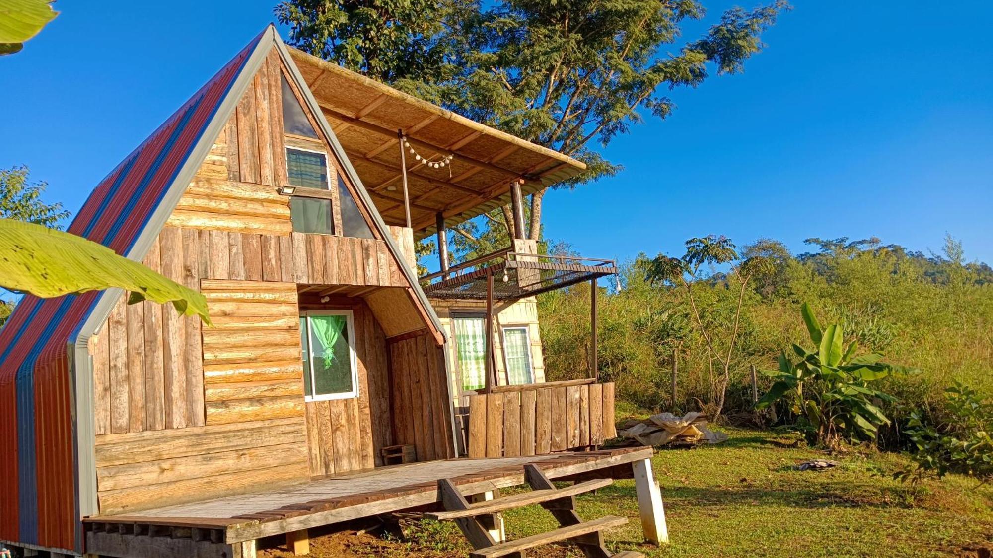 ไร่นิธิสุนทร Nithisoonthon Farmstay Mae Hong Son Eksteriør billede